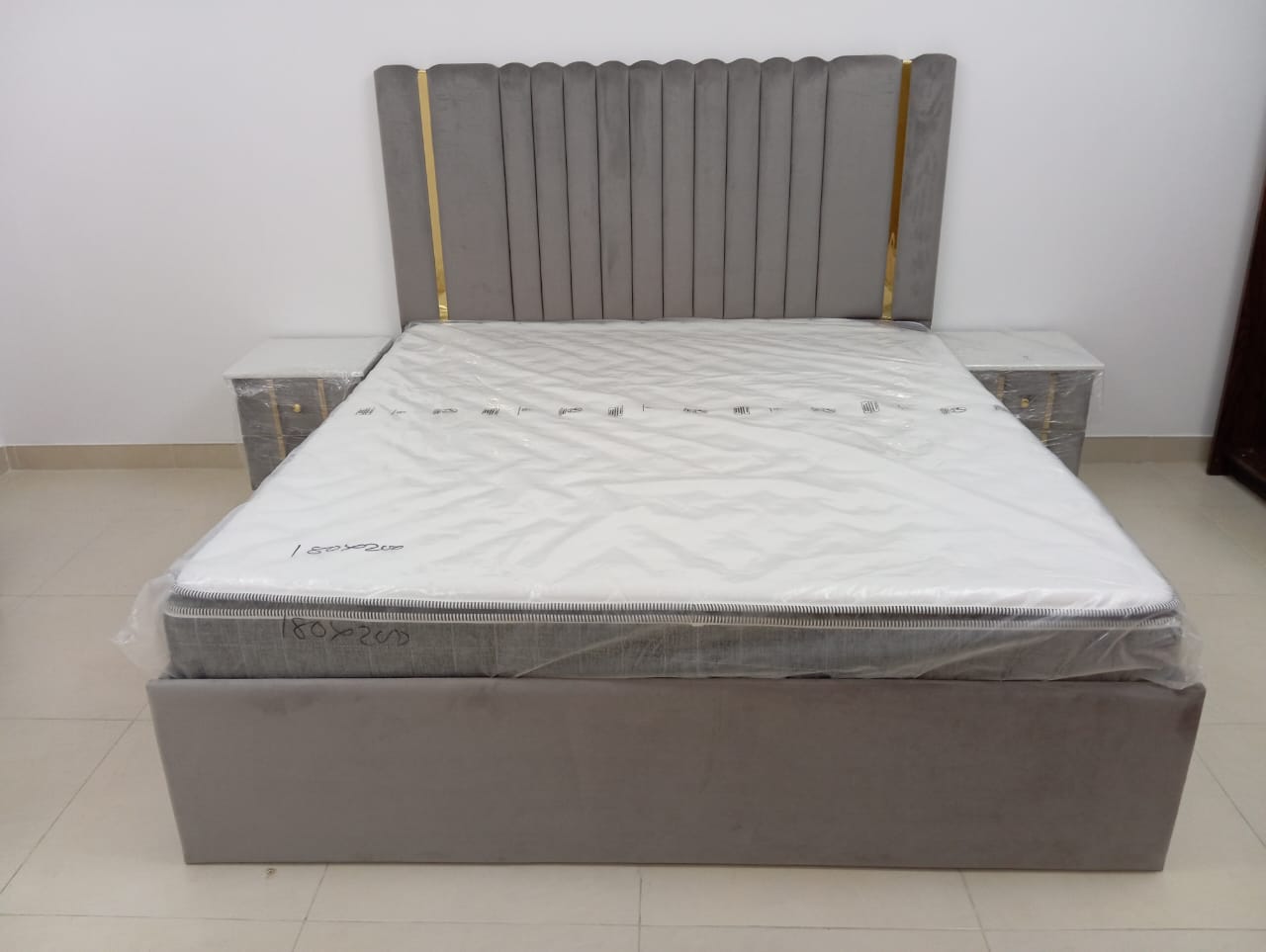 Buy Modern BedFrame king size 180×200