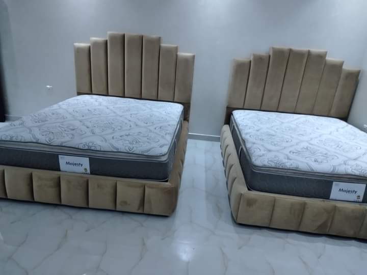 Premium Classic Upholstered BedFrame king size 180 × 200